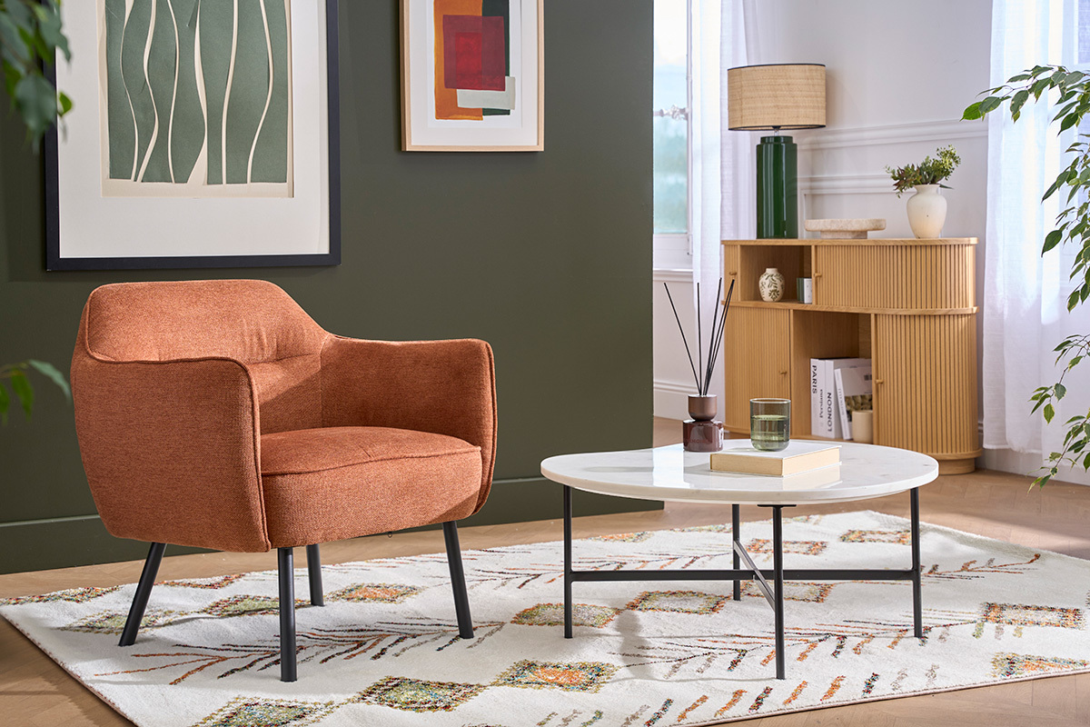 Fauteuil design en tissu effet velours textur� terre br�l�e et m�tal noir LAURENS