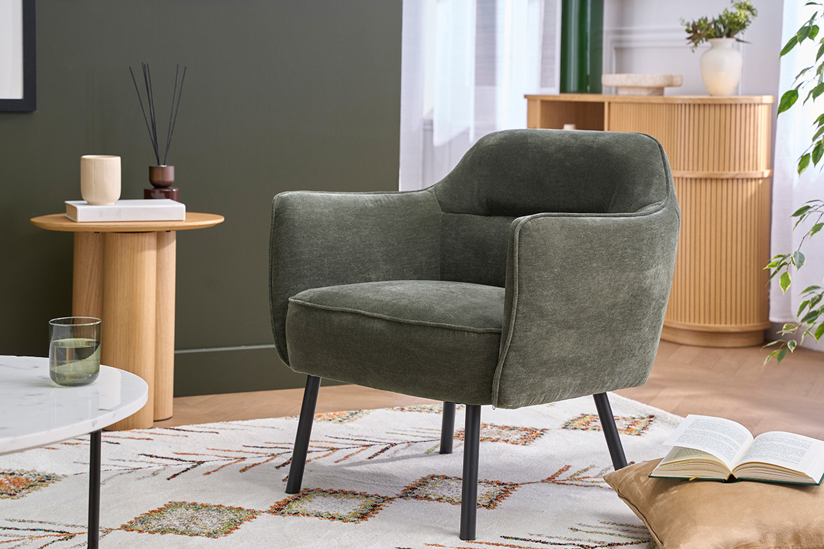 Fauteuil design en tissu effet velours vert kaki et m�tal noir LAURENS