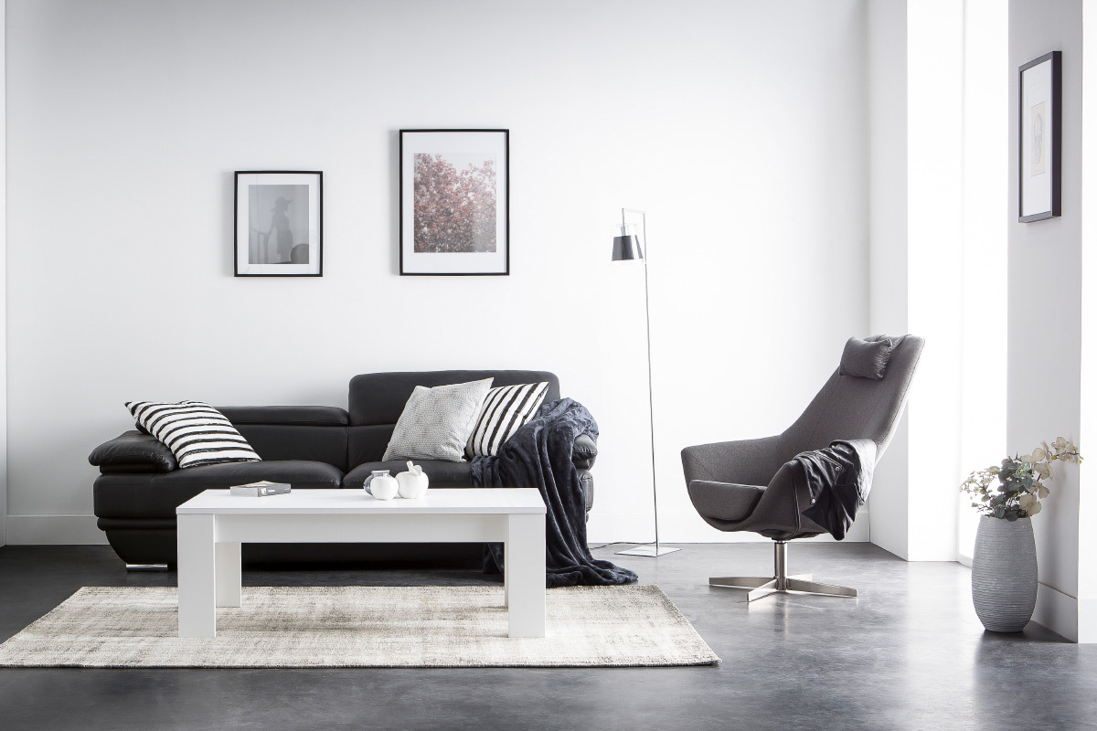 Fauteuil design pivotant en tissu bleu canard et pied mtal AMADEO