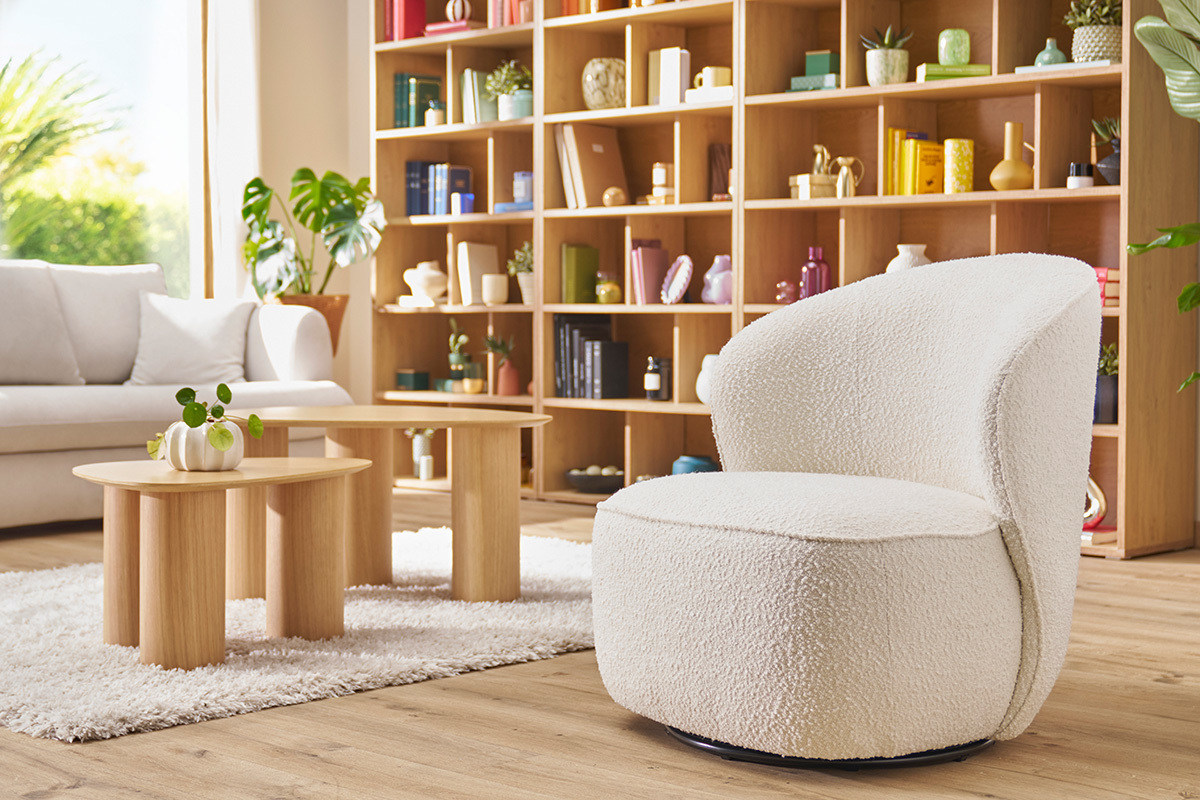 Fauteuil design pivotant en tissu effet laine boucle blanc AMBER
