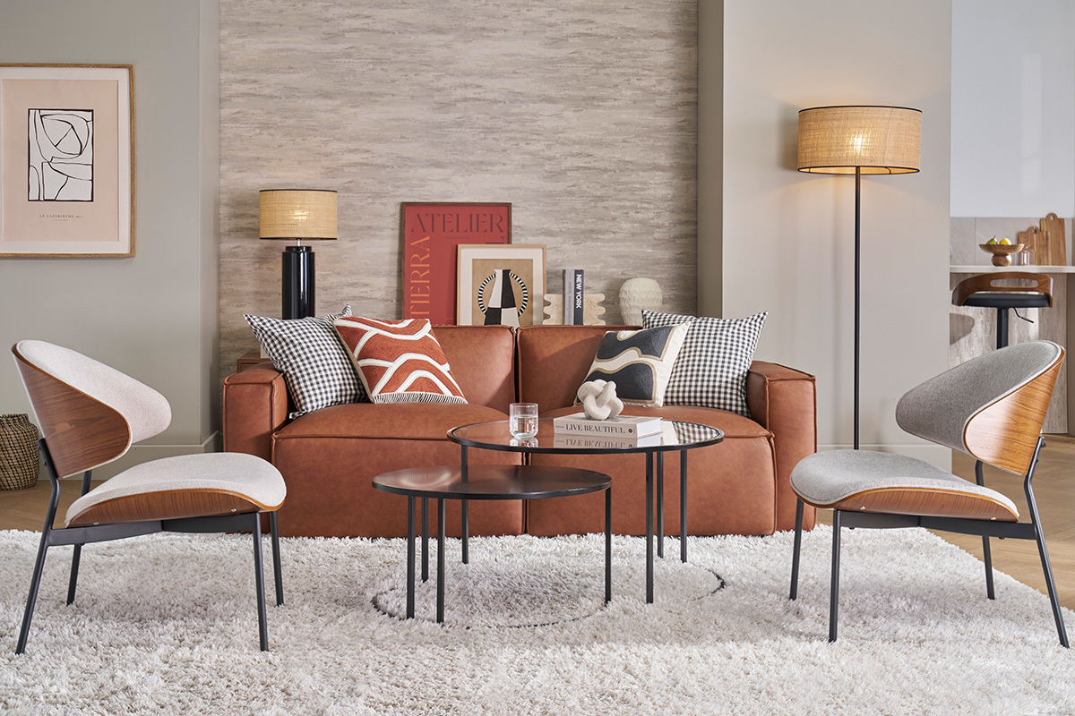 Fauteuil en tissu effet velours textur� gris, bois fonc� et m�tal noir FABULO