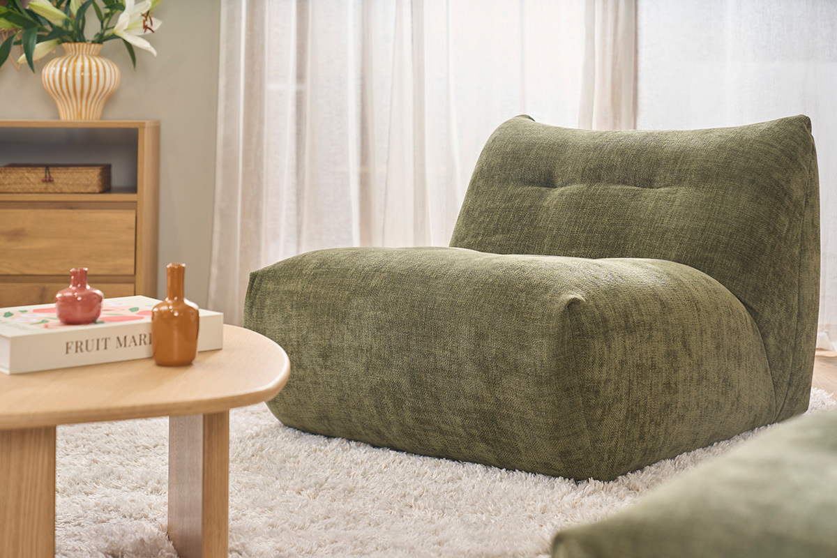 Fauteuil lounge en tissu effet velours textur� vert kaki BUMPY