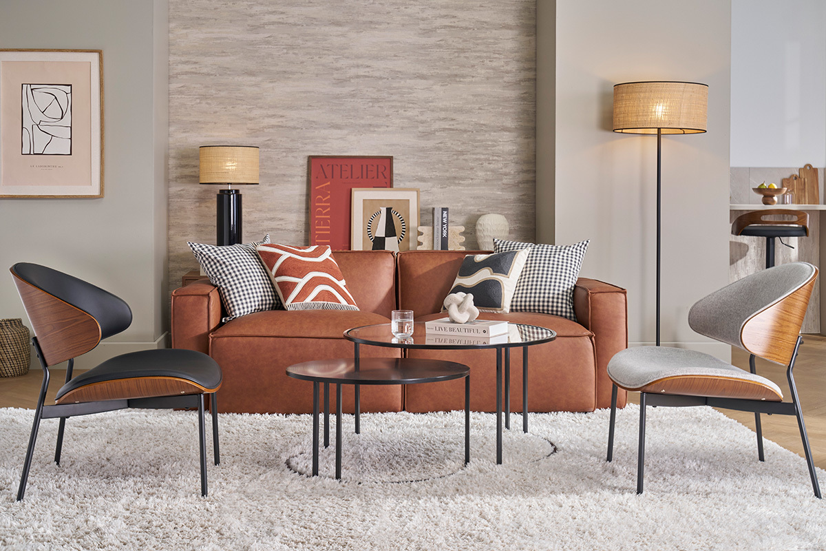 Fauteuil noir, bois fonc� et m�tal noir FABULO