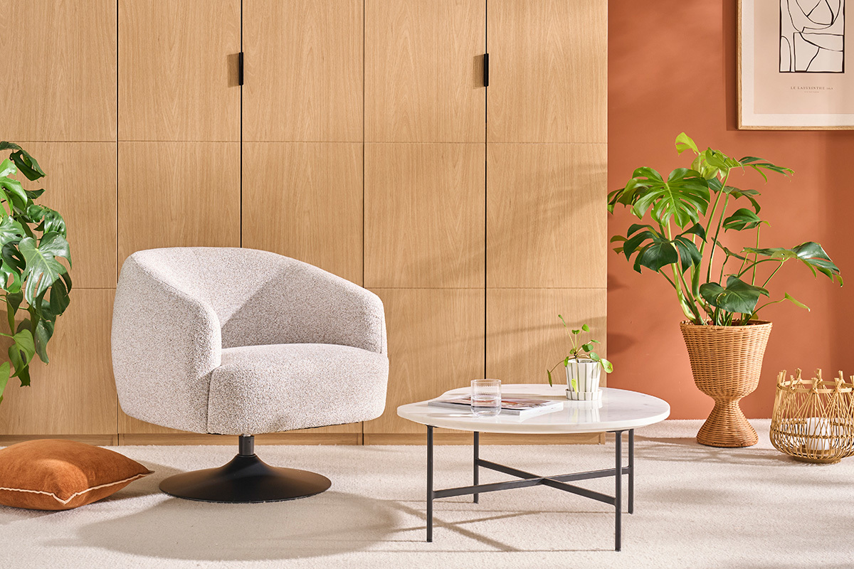 Fauteuil pivotant en tissu effet chenille bross� terre br�l�e et m�tal noir BOWIE