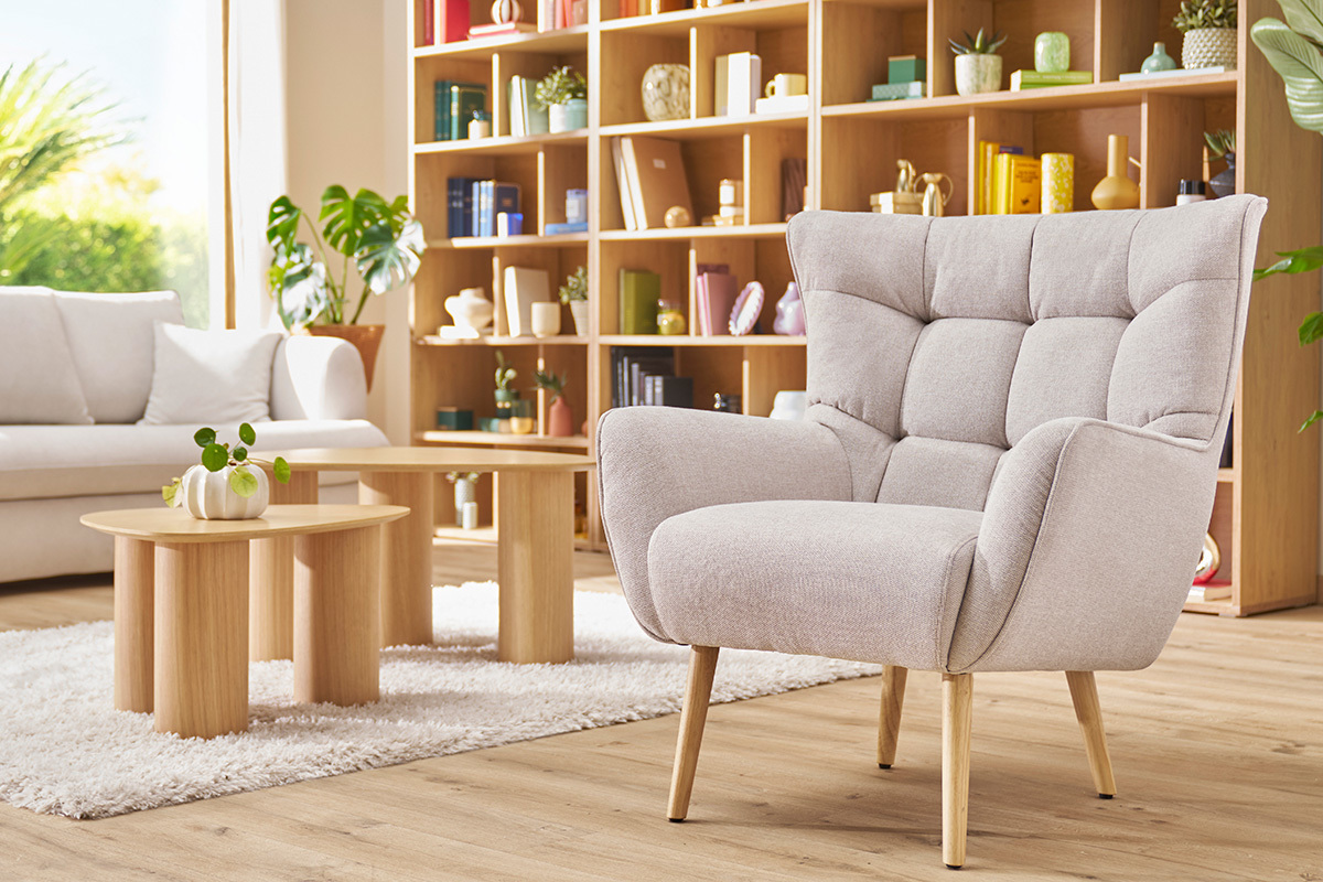 Fauteuil scandinave en tissu effet velours vert kaki et bois clair AVERY