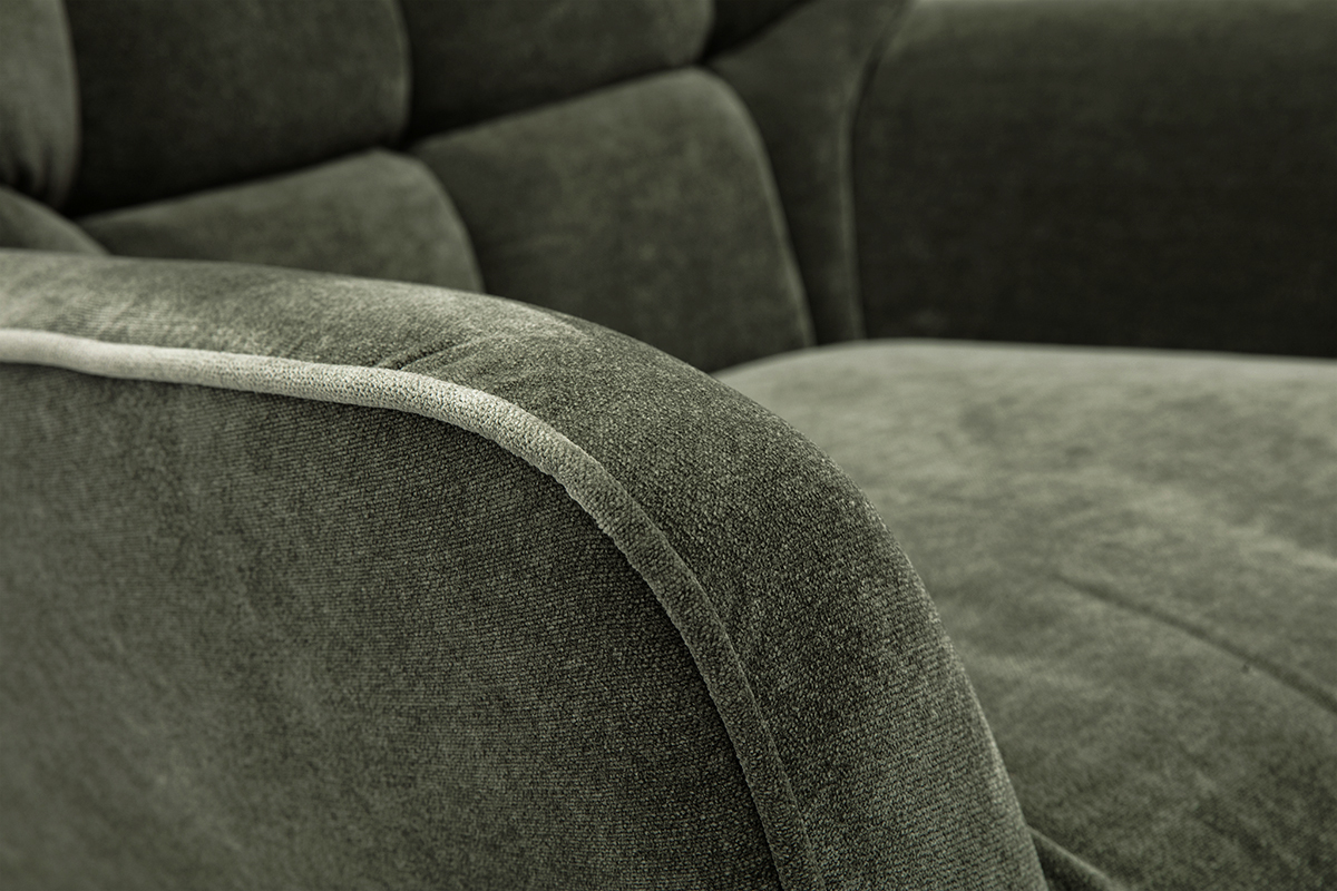 Fauteuil scandinave en tissu effet velours vert kaki et bois clair AVERY