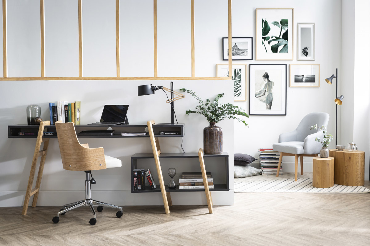 Fauteuil scandinave en tissu gris clair et bois clair MONA