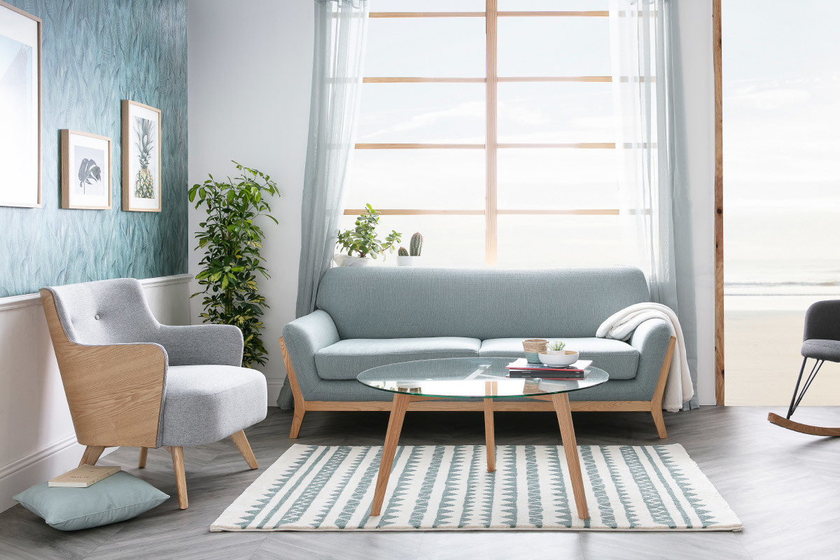 Fauteuil scandinave en tissu gris perle et bois clair VALMY