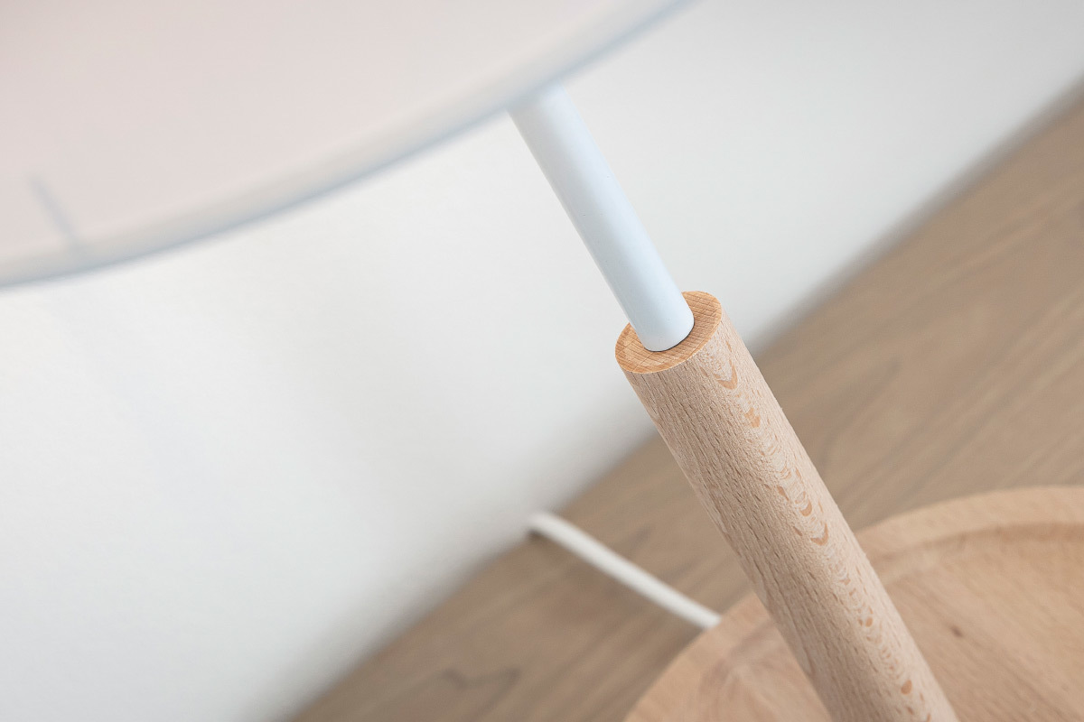 Lampe � poser design bois blanc ELIOT