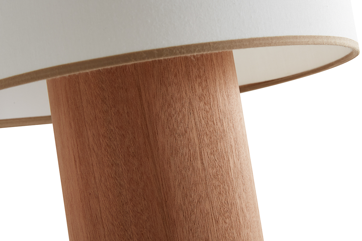 Lampe � poser en bois feuille d'acajou et abat-jour en coton blanc cass� H36 cm SOLAR