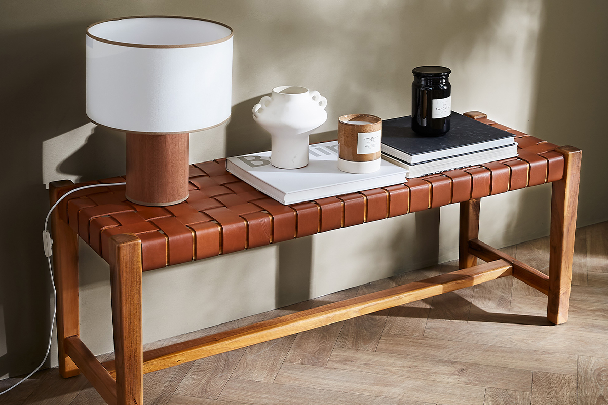 Lampe � poser en bois feuille d'acajou et abat-jour en coton blanc cass� H36 cm SOLAR