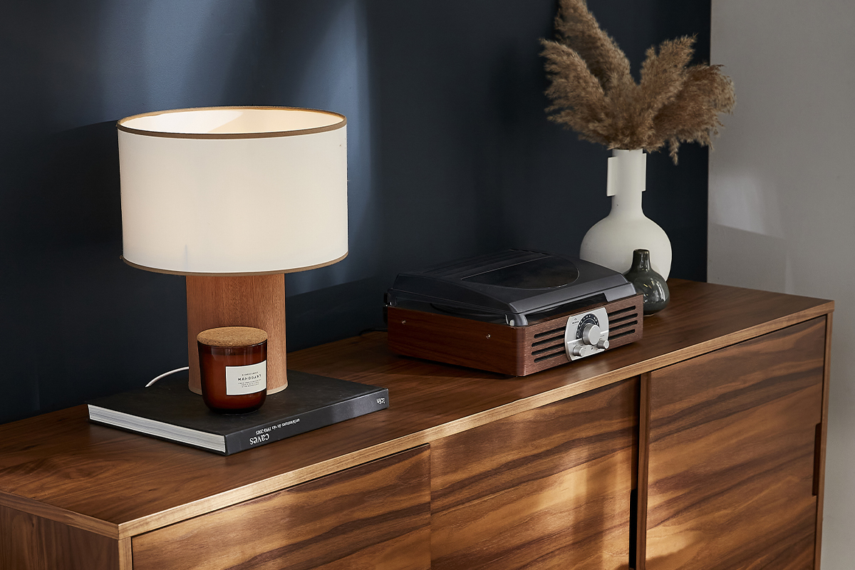 Lampe � poser en bois feuille d'acajou et abat-jour en coton blanc cass� H36 cm SOLAR