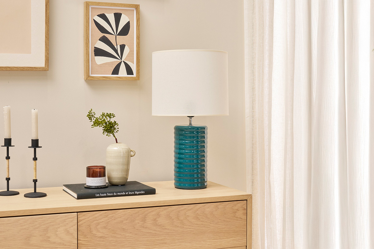 Lampe  poser en cramique maille bleu canard et abat-jour cru H53 cm BERRO