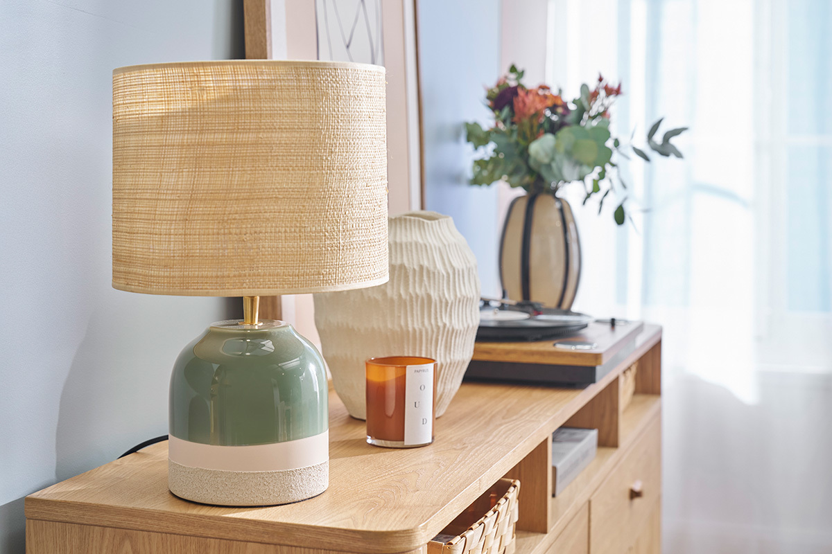 Lampe  poser verte en cramique et abat-jour en rabane H35 cm PIEGA