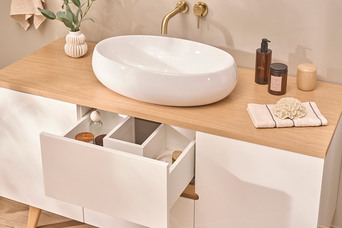 Meuble de salle de bain blanc laqu� brillant et finition bois clair L140 cm MELKA