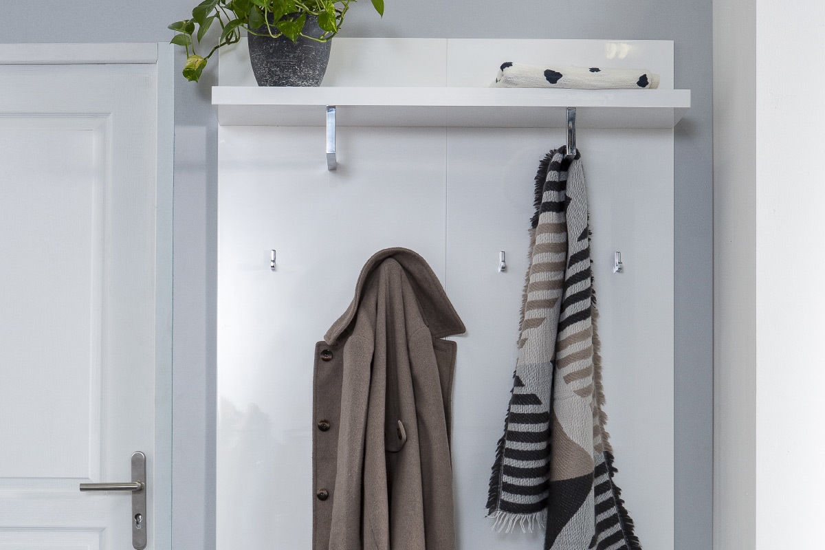 Meuble d'entr�e blanc laqu� avec �tag�re porte-manteau WELCOME