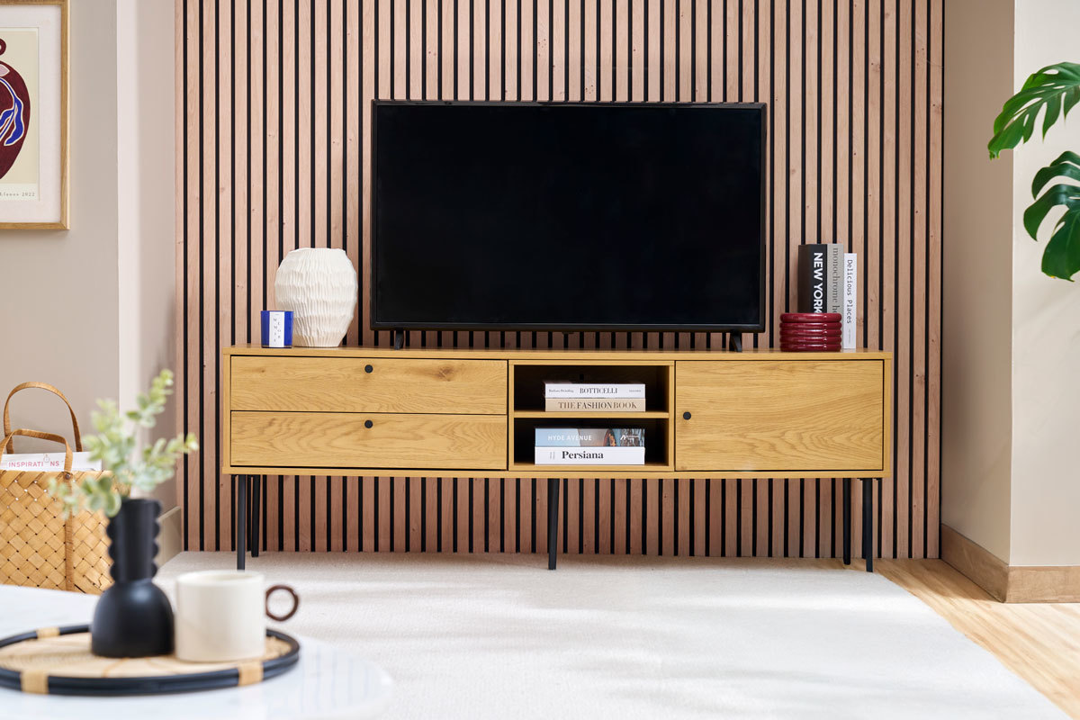 Meuble TV finition en bois clair ch�ne et m�tal noir L160 cm PERNELLE