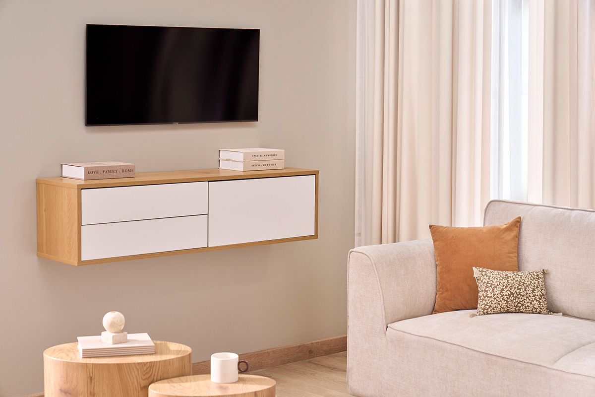 Meuble TV suspendu finition blanche et bois clair ch�ne L120 cm FLEXO
