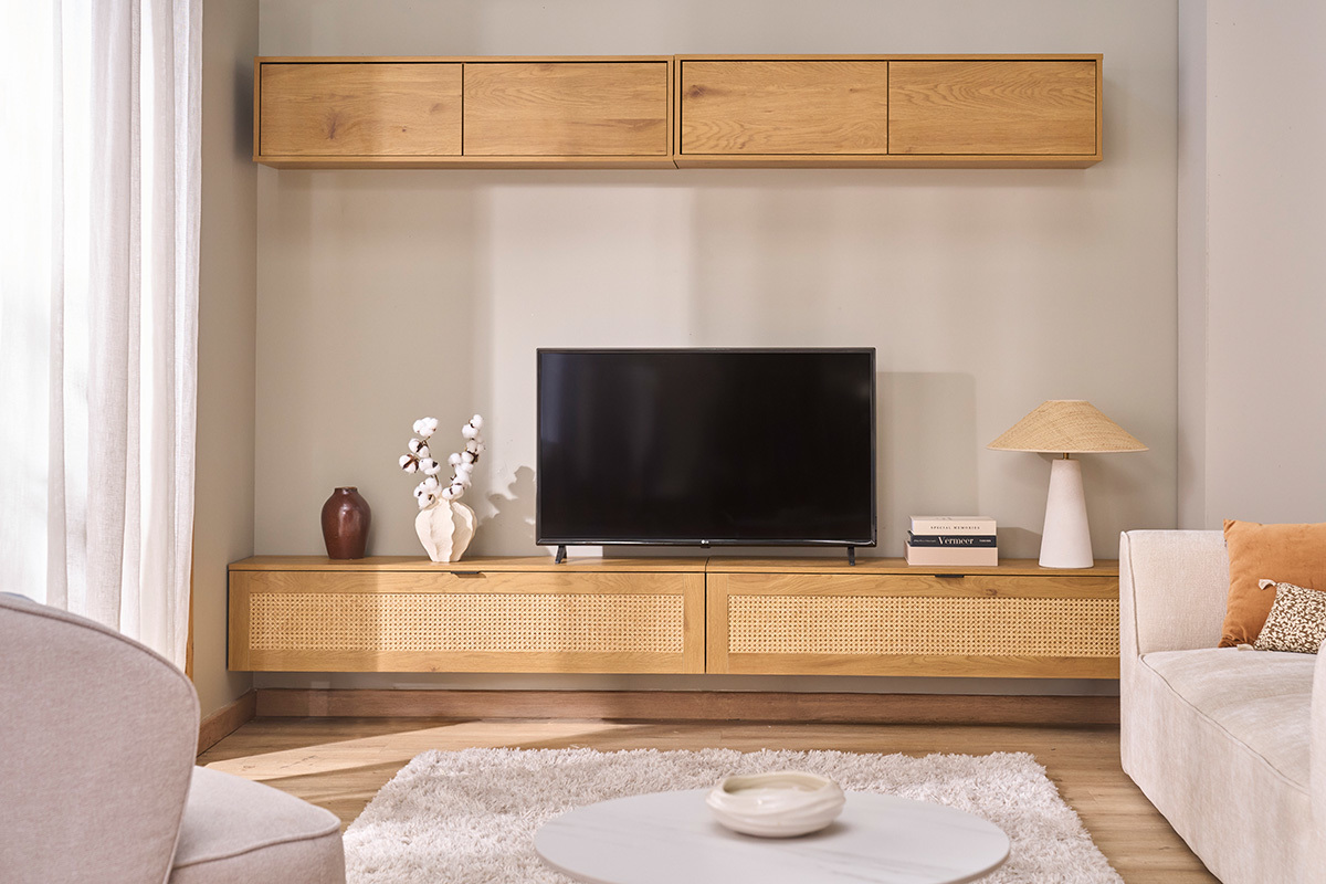 Meuble TV suspendu finition bois clair et cannage rotin 1 porte L135 cm MANILLE