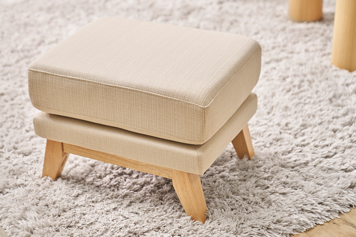 Pouf repose-pieds dhoussable scandinave en tissu beige et bois clair OSLO