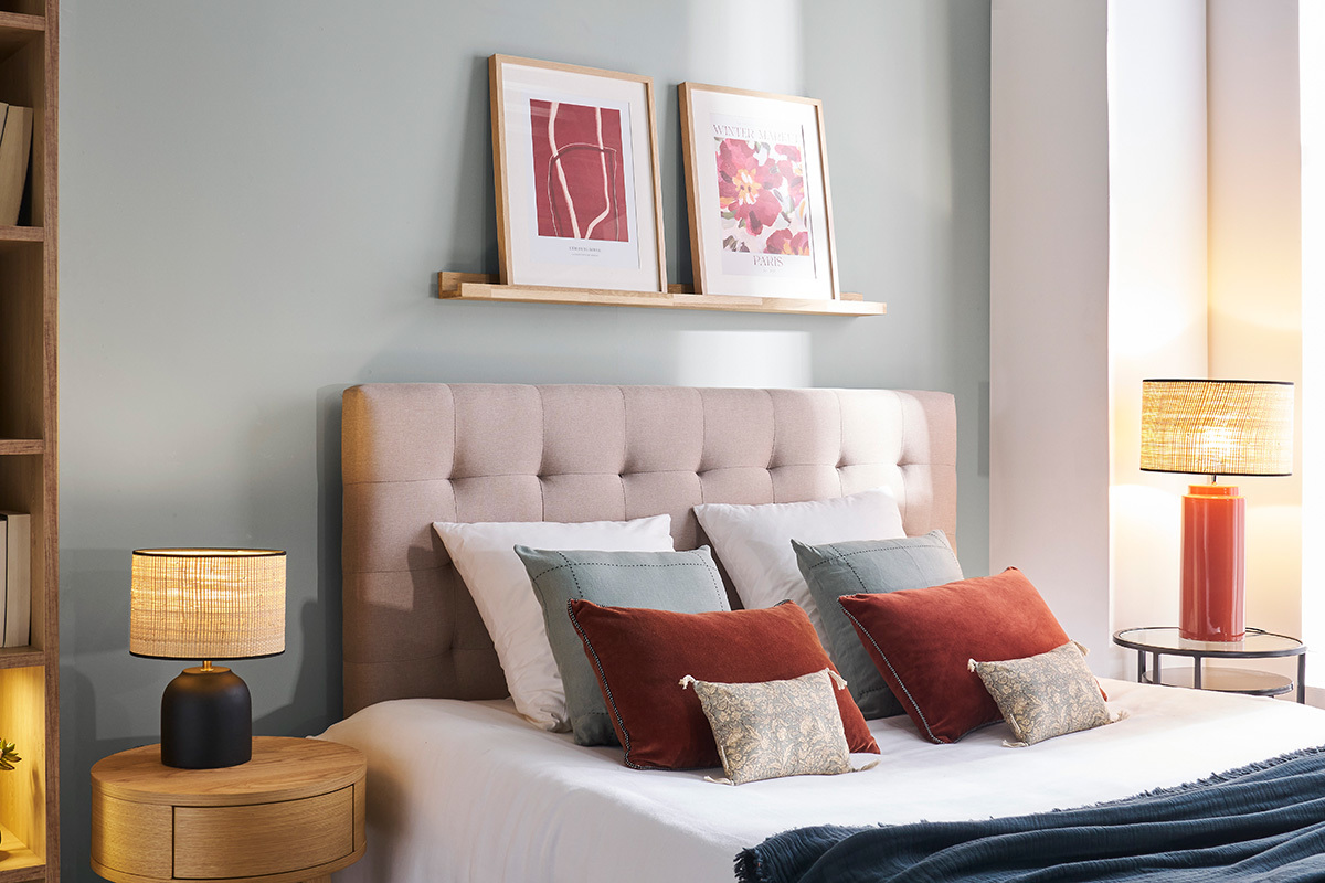 Support mural cadres photos - tagre linaire en bois clair chne L120 cm LINEA