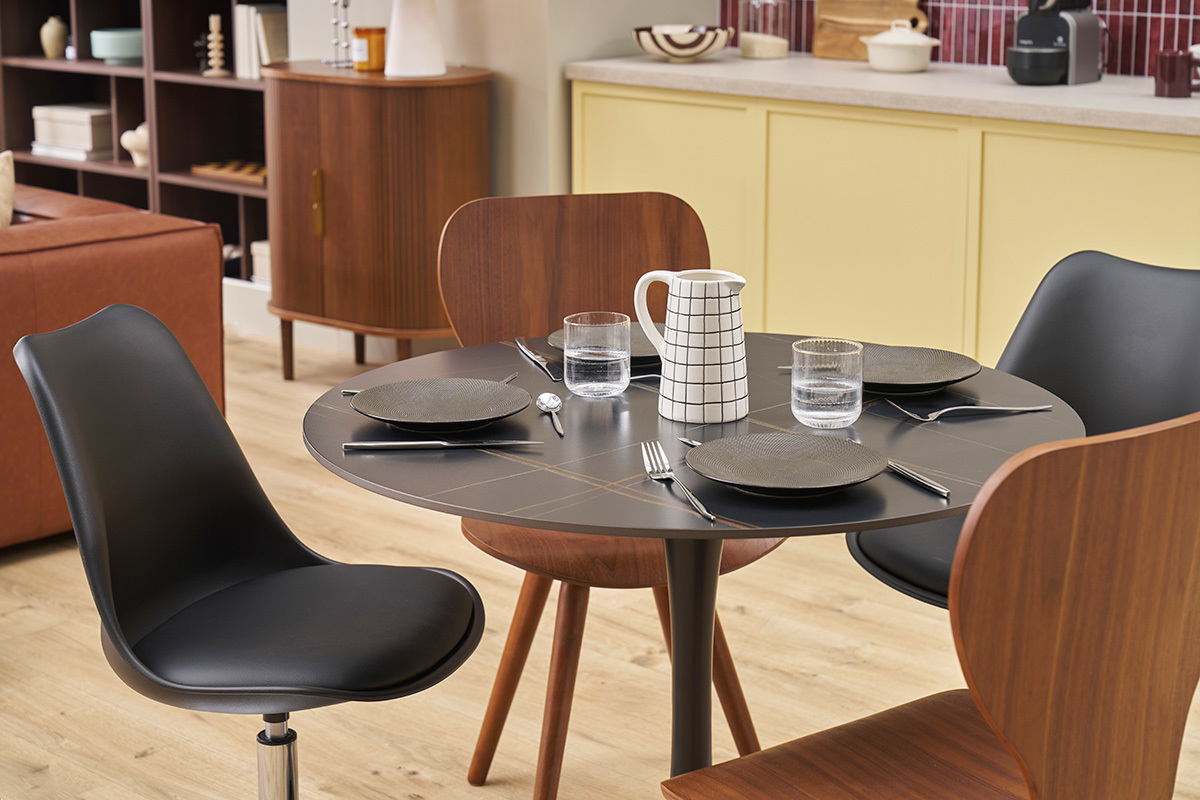 Table � manger design ronde en c�ramique noire et m�tal D90 cm MALOU