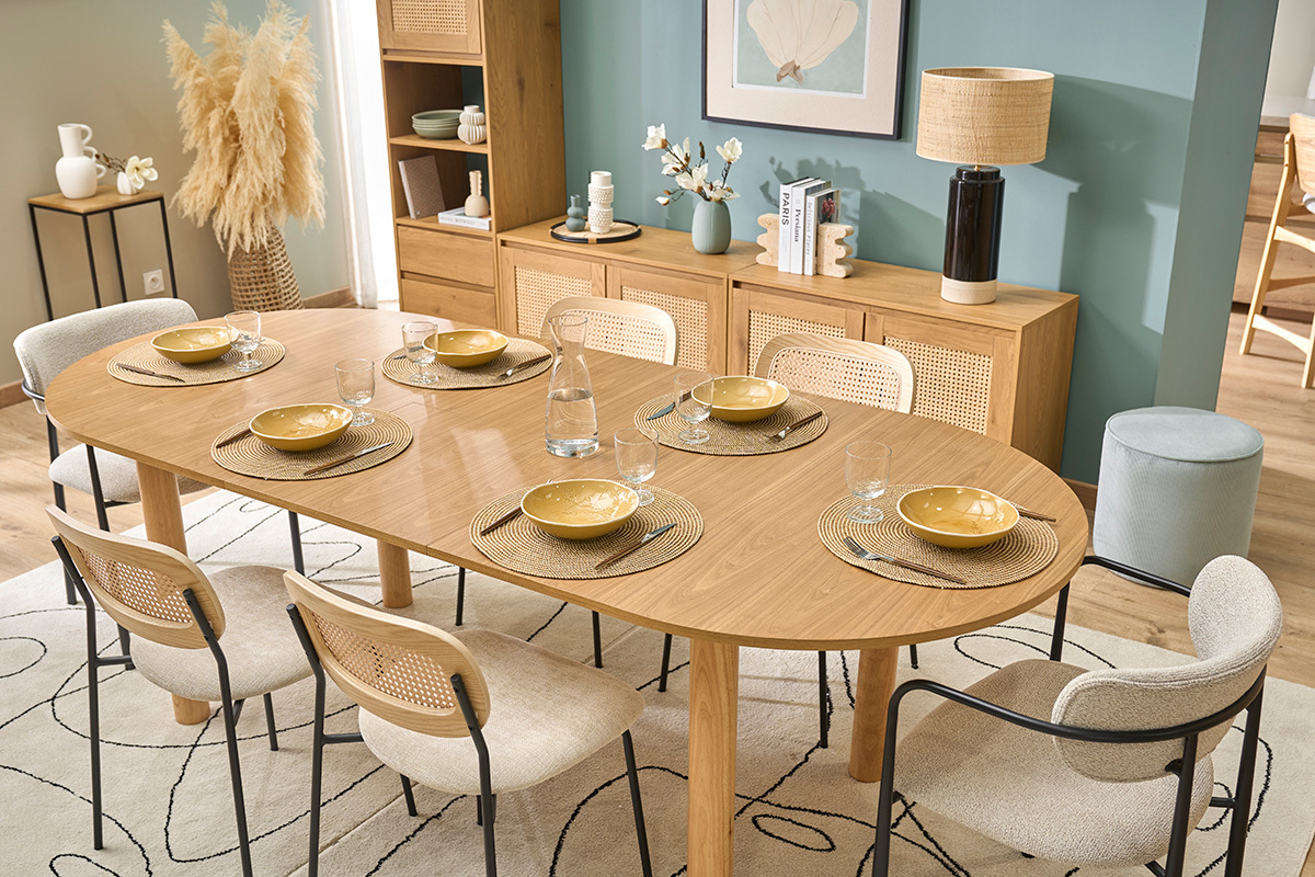 Table � manger ovale extensible avec rallonges int�gr�es en bois clair fr�ne L180-230 cm CLAUDIE