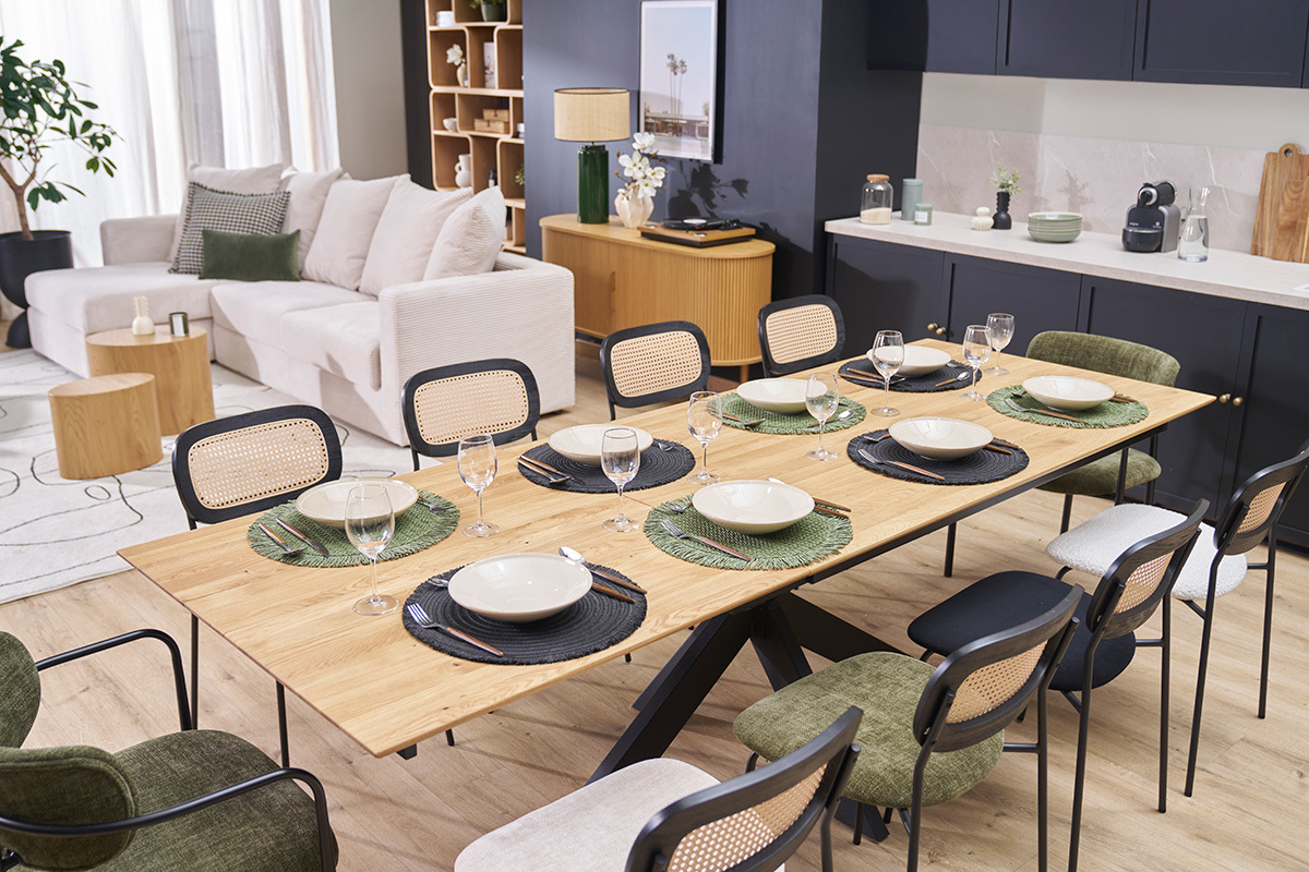 Table � manger rectangulaire extensible rallonge int�gr�e en bois clair ch�ne massif L160-245 cm AGATA