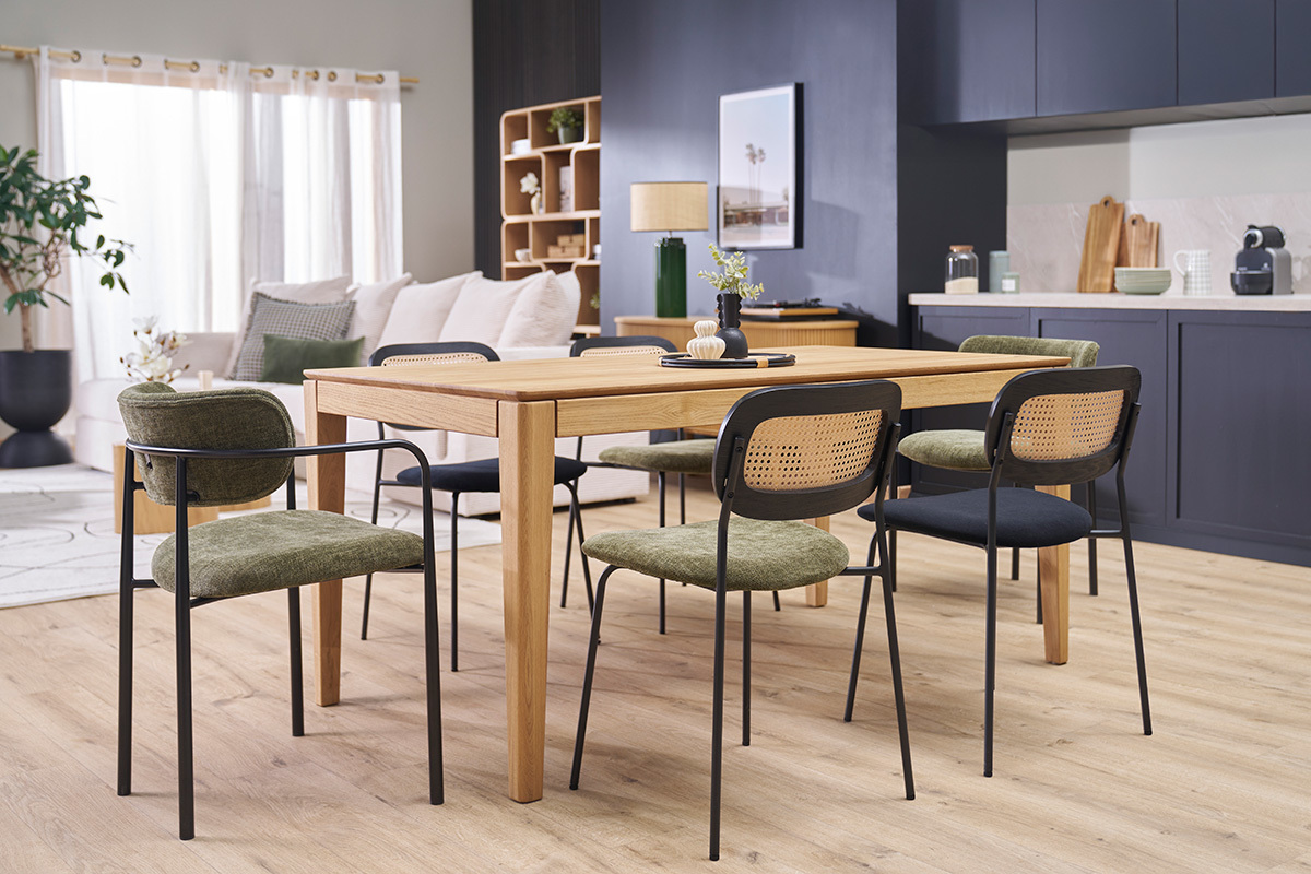 Table � manger rectangulaire extensible rallonge int�gr�e en bois clair ch�ne massif L160-245 cm NELYA