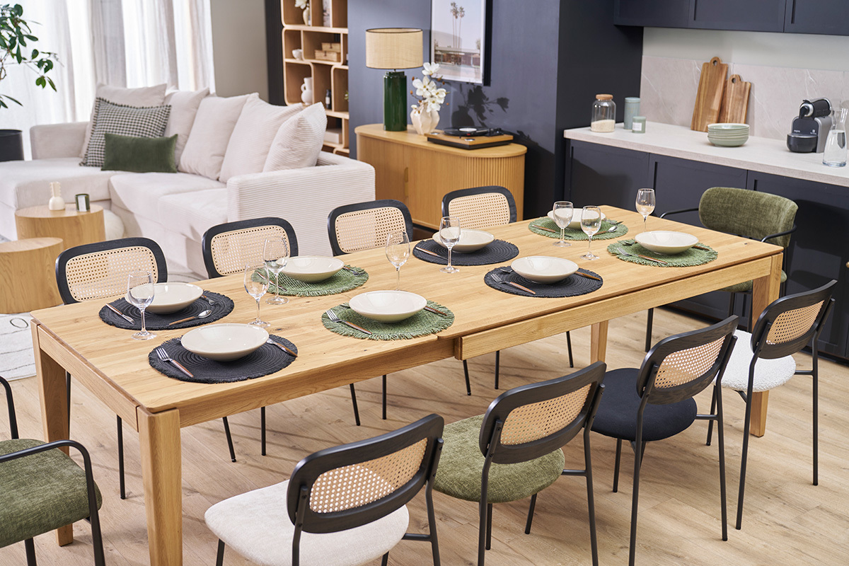 Table � manger rectangulaire extensible rallonge int�gr�e en bois clair ch�ne massif L160-245 cm NELYA