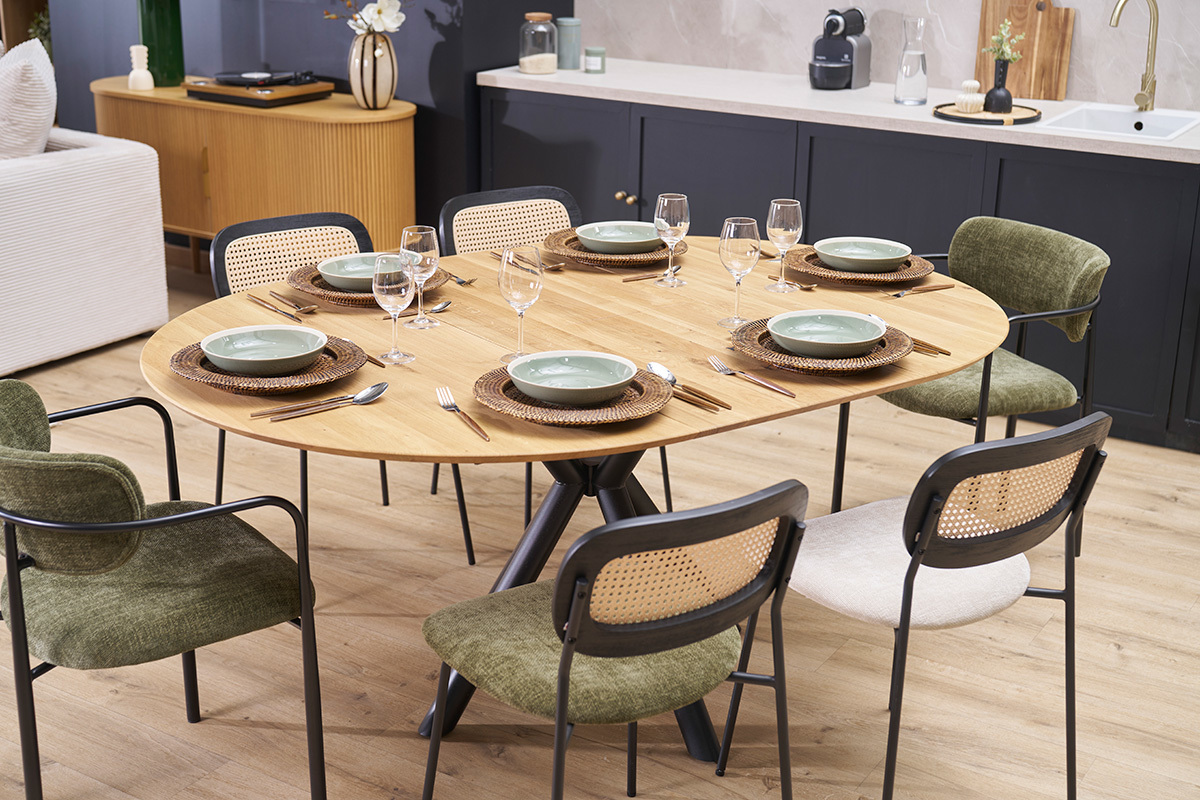 Table � manger ronde extensible en bois clair ch�ne massif et m�tal L120-170 cm OLGA