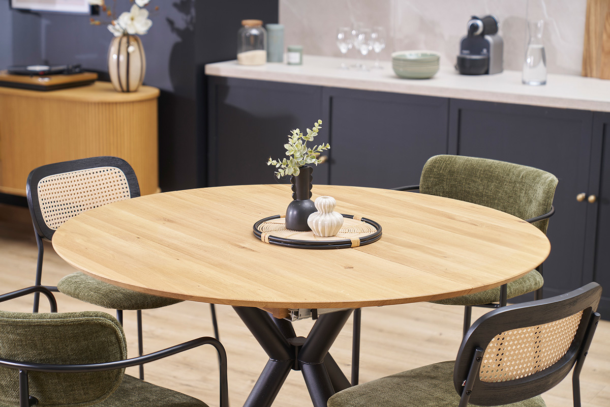 Table � manger ronde extensible en bois clair ch�ne massif et m�tal L120-170 cm OLGA