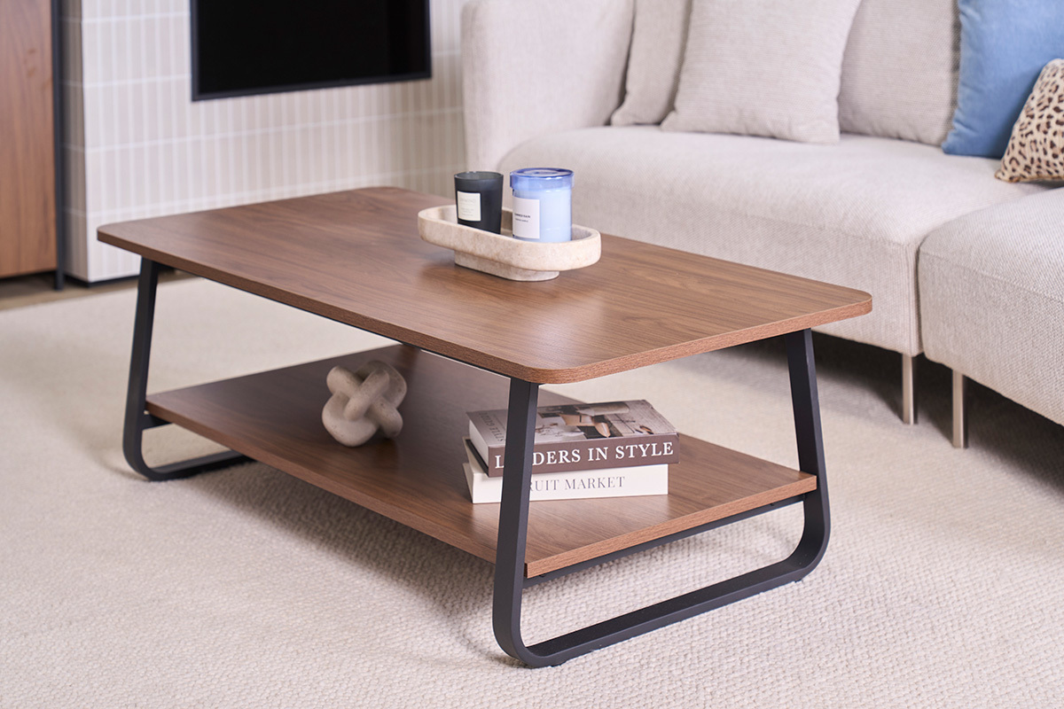 Table basse rectangulaire finition bois noyer et m�tal L120 cm MICHA