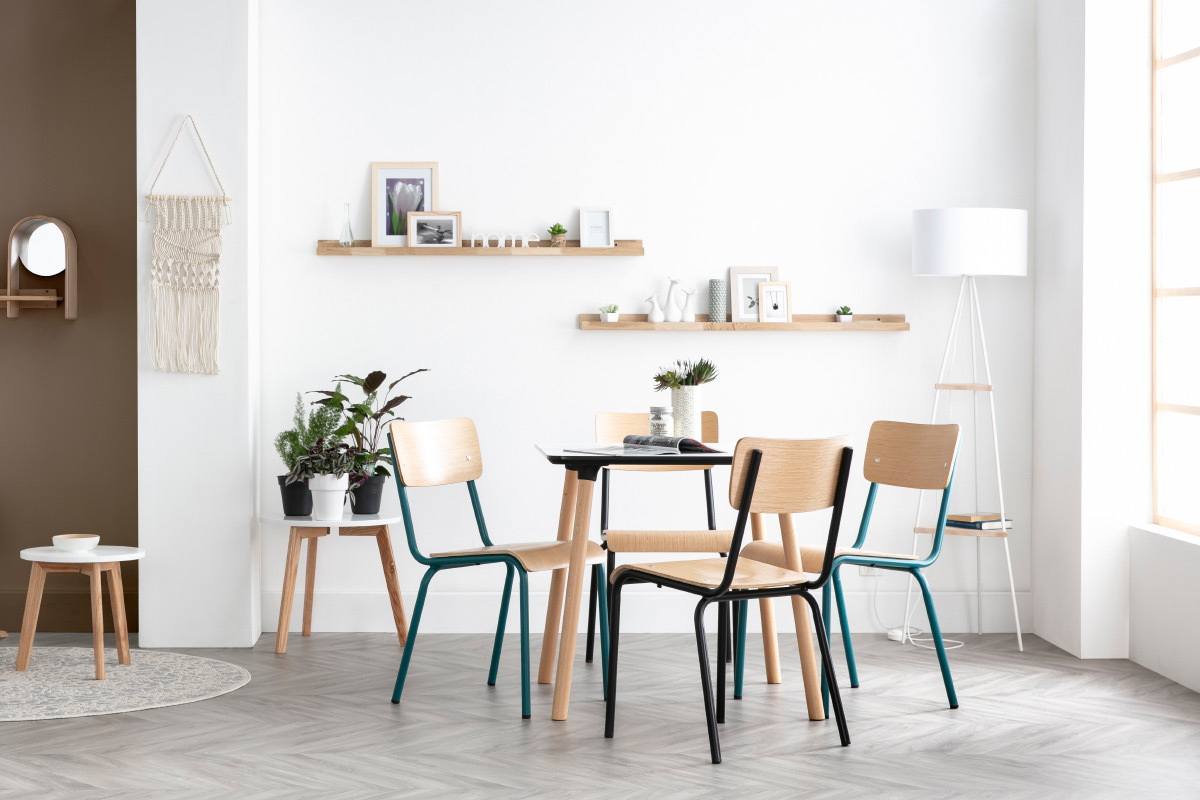 Table carr�e design blanche avec pied en bois L80 cm BRUNCH