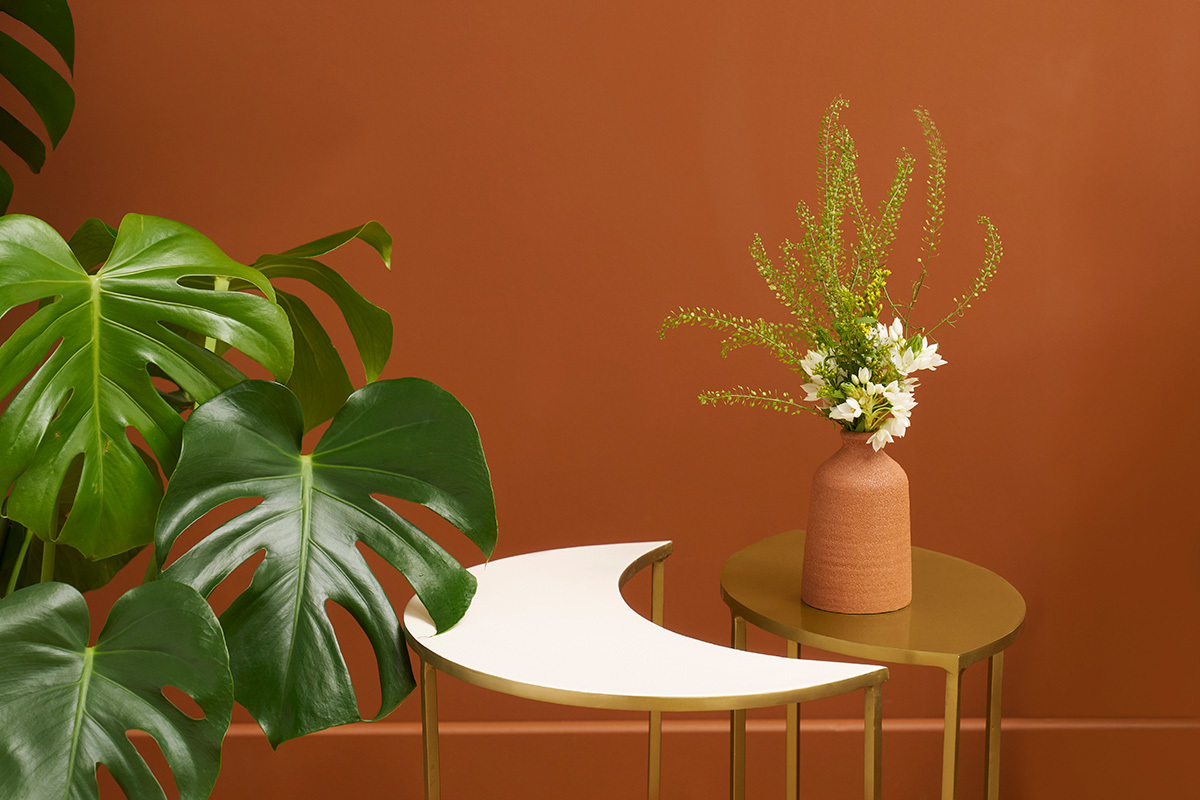 Table d'appoint en mtal laqu blanc et dor TOSCANE