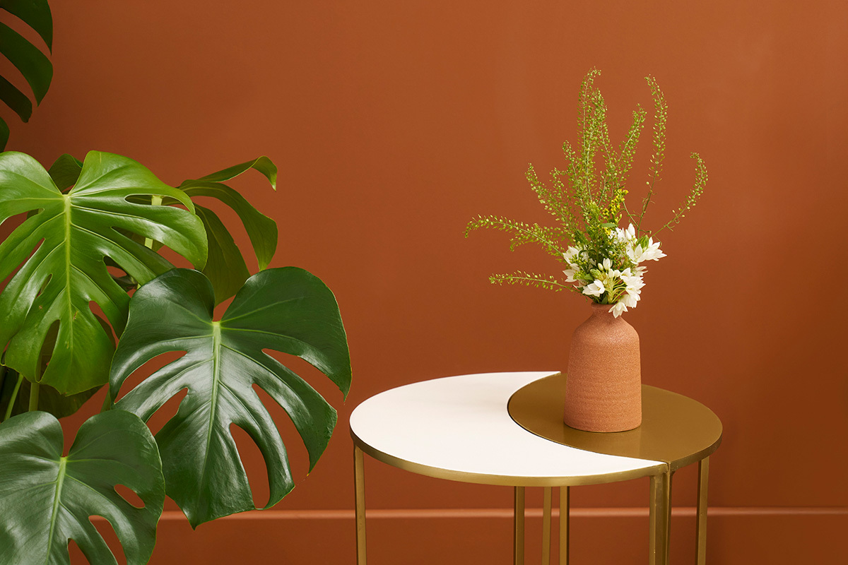 Table d'appoint en mtal laqu blanc et dor TOSCANE