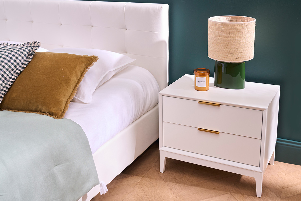 Table de chevet blanche mat et mtal dor avec rangements L60 cm GIANA
