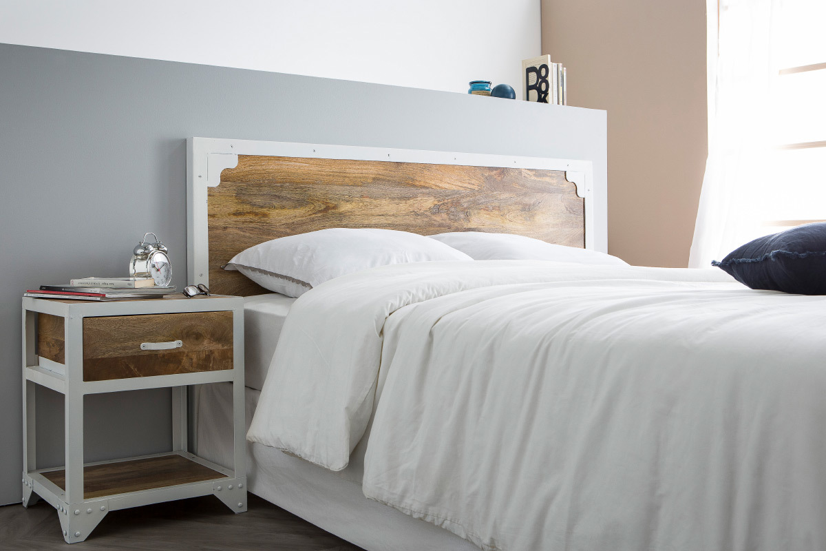 Table de chevet en manguier massif et m�tal blanc PUKKA