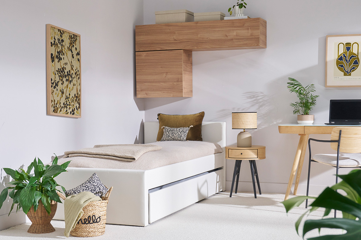 Table de chevet ronde avec tiroir bois clair et mtal noir KORAL