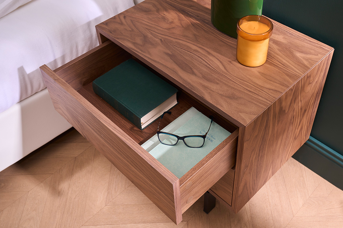 Table de chevet vintage bois fonc noyer et mtal MANNY