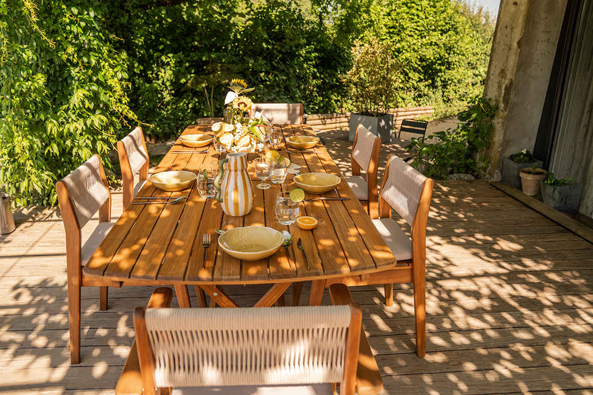 Table de jardin extensible rallonges int�gr�es en bois massif L180-240 cm CANOPEE