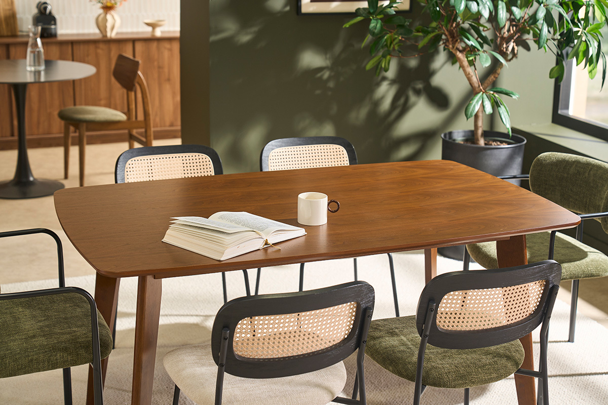 Table extensible rallonges int�gr�es carr�e en bois fonc� noyer L100-140 cm HELMA