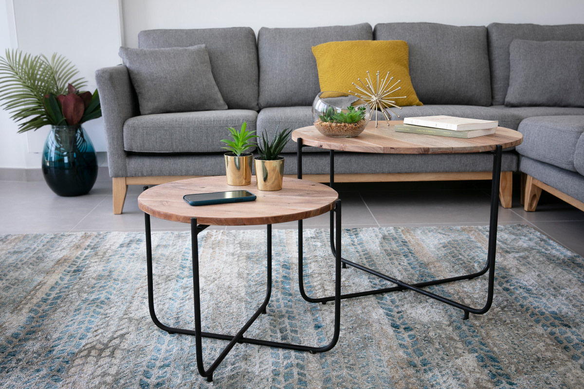 Tables basses gigognes rondes en acacia et m�tal noir (lot de 2) CROSS