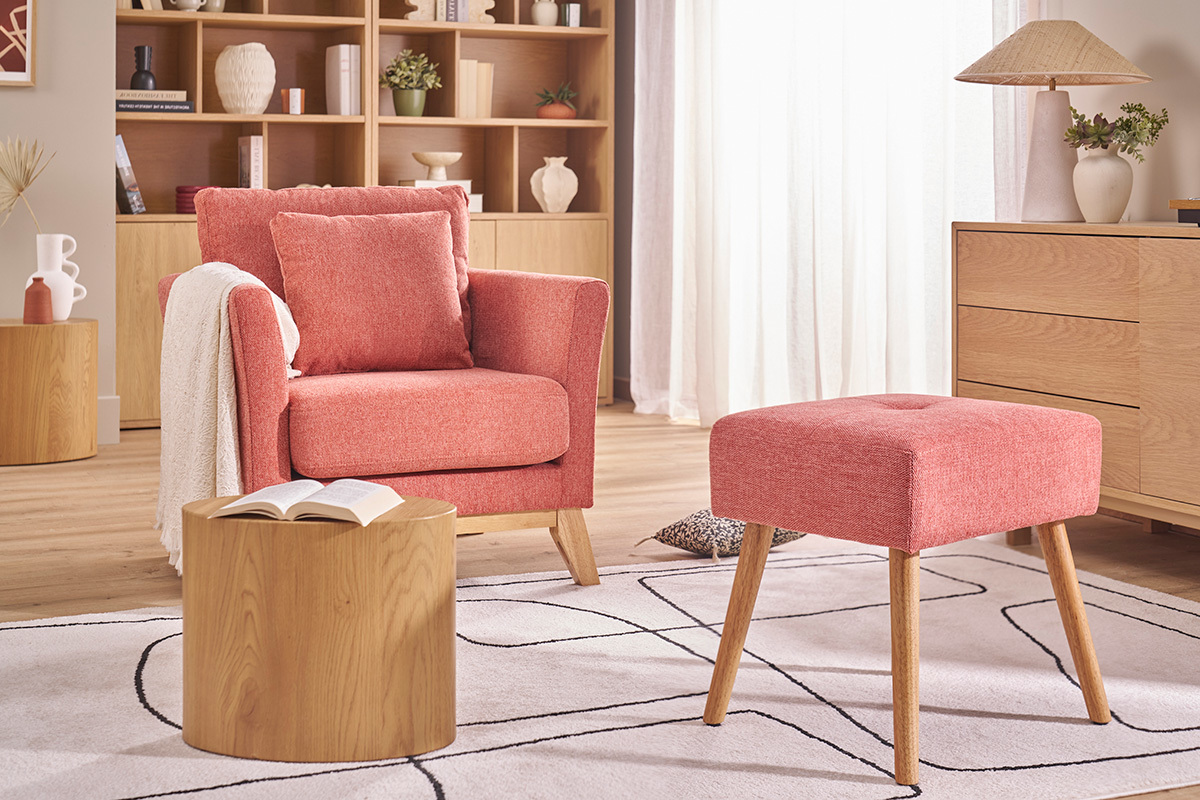 Tabouret bas en tissu effet velours textur� terre br�l�e et bois clair massif H46 cm GUESTA