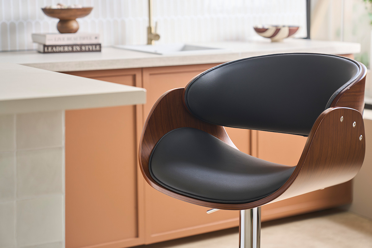 Tabouret de bar design r�glable noir et bois fonc� BENT