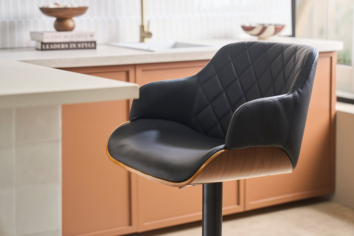 Tabouret de bar design r�glable pivotant 360� noir et bois fonc� LUCIEN
