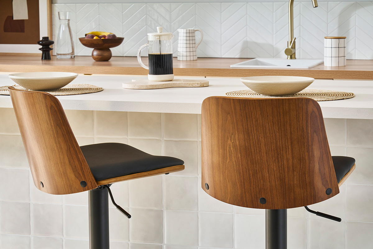 Tabouret de bar rglable noir et bois fonc DOA