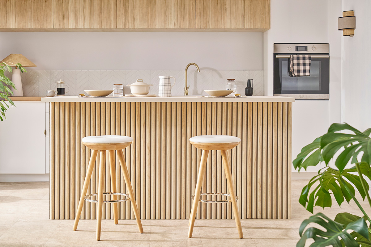 Tabouret de bar scandinave blanc et bois clair NORDECO