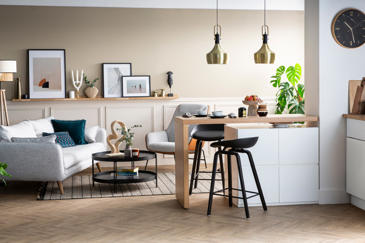 Tabourets de bar blancs et pieds bois H65 cm (lot de 2) LINO