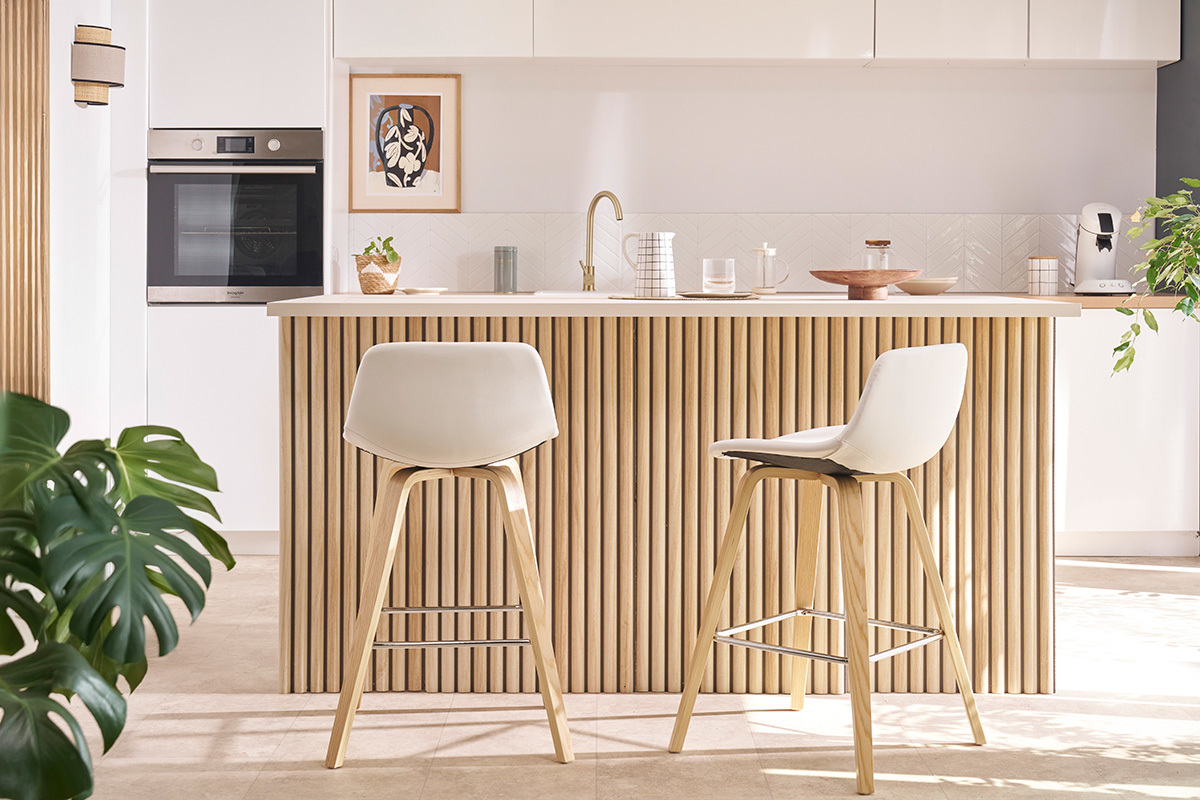 Tabourets de bar design blanc et bois clair  (lot de 2) NONIE